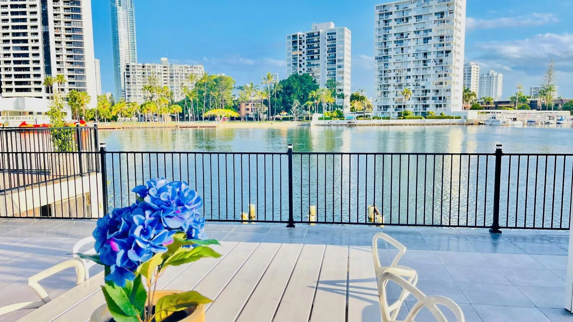 Waterfront Home In Heart Of Surfers Paradise Gold Coast
