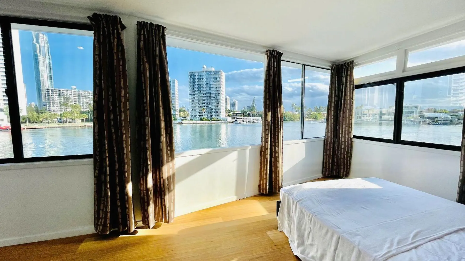 Villa Waterfront Home In Heart Of Surfers Paradise Gold Coast Australie