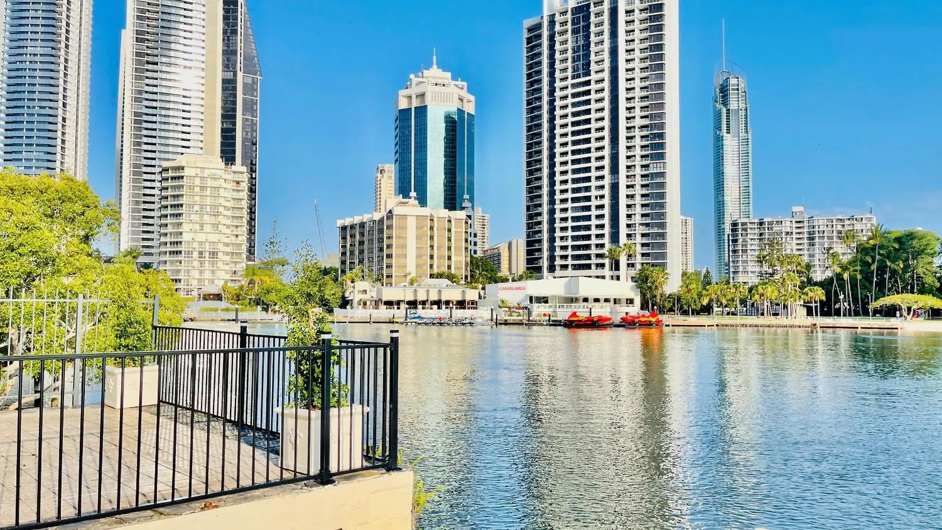 Villa Waterfront Home In Heart Of Surfers Paradise Gold Coast