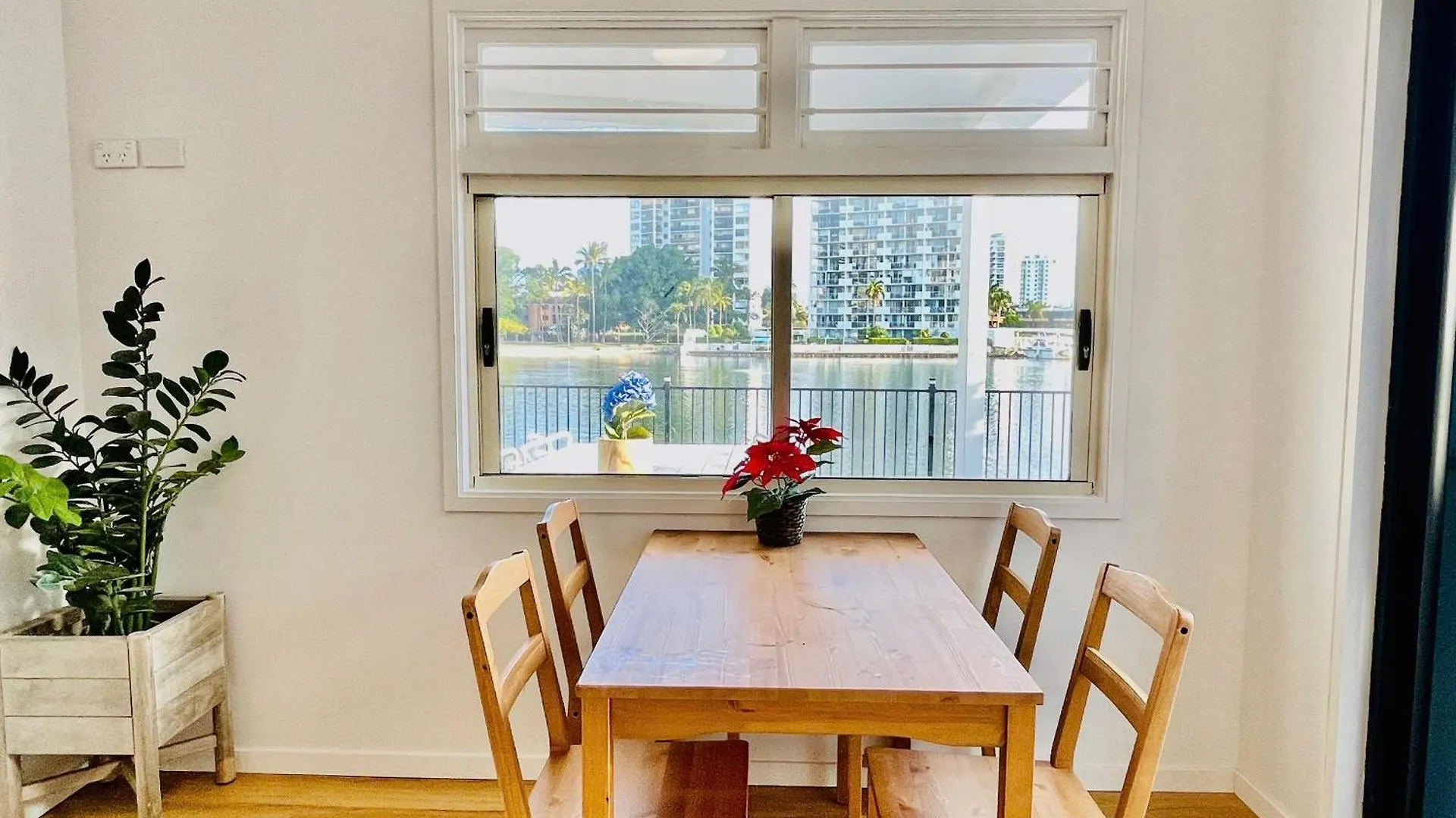 Waterfront Home In Heart Of Surfers Paradise Gold Coast 0*,