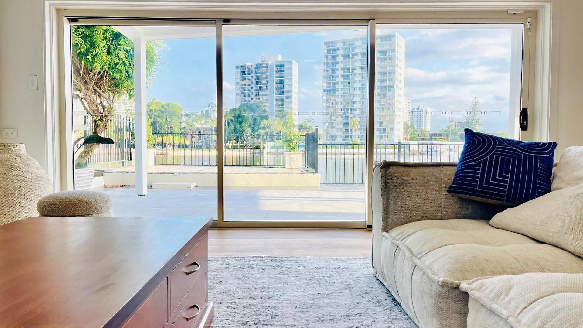 וילה גולד קוסט Waterfront Home In Heart Of Surfers Paradise