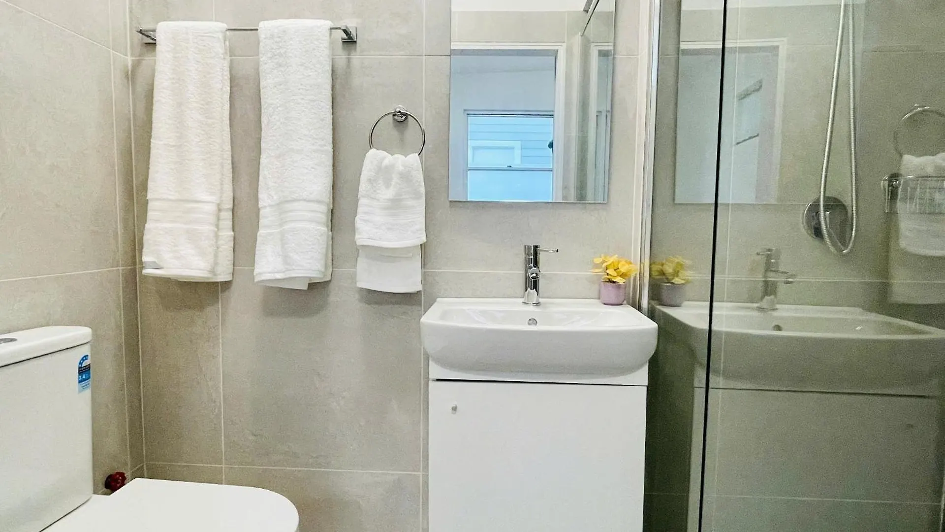 גולד קוסט Waterfront Home In Heart Of Surfers Paradise אוסטרליה